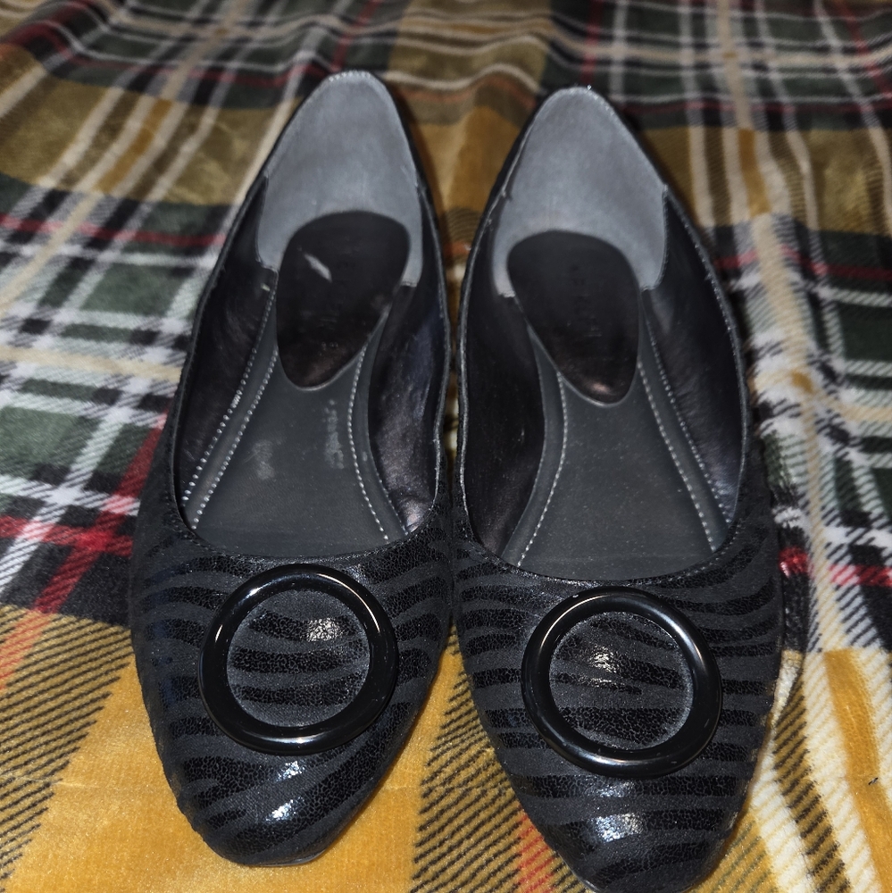 Anne Kline Black Flats Size 8